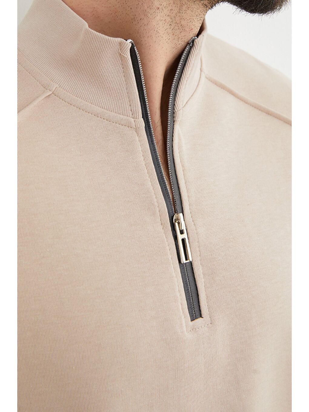 Bej Dik Yaka Yarım Fermuarlı Büyük Beden Sweatshirt-3