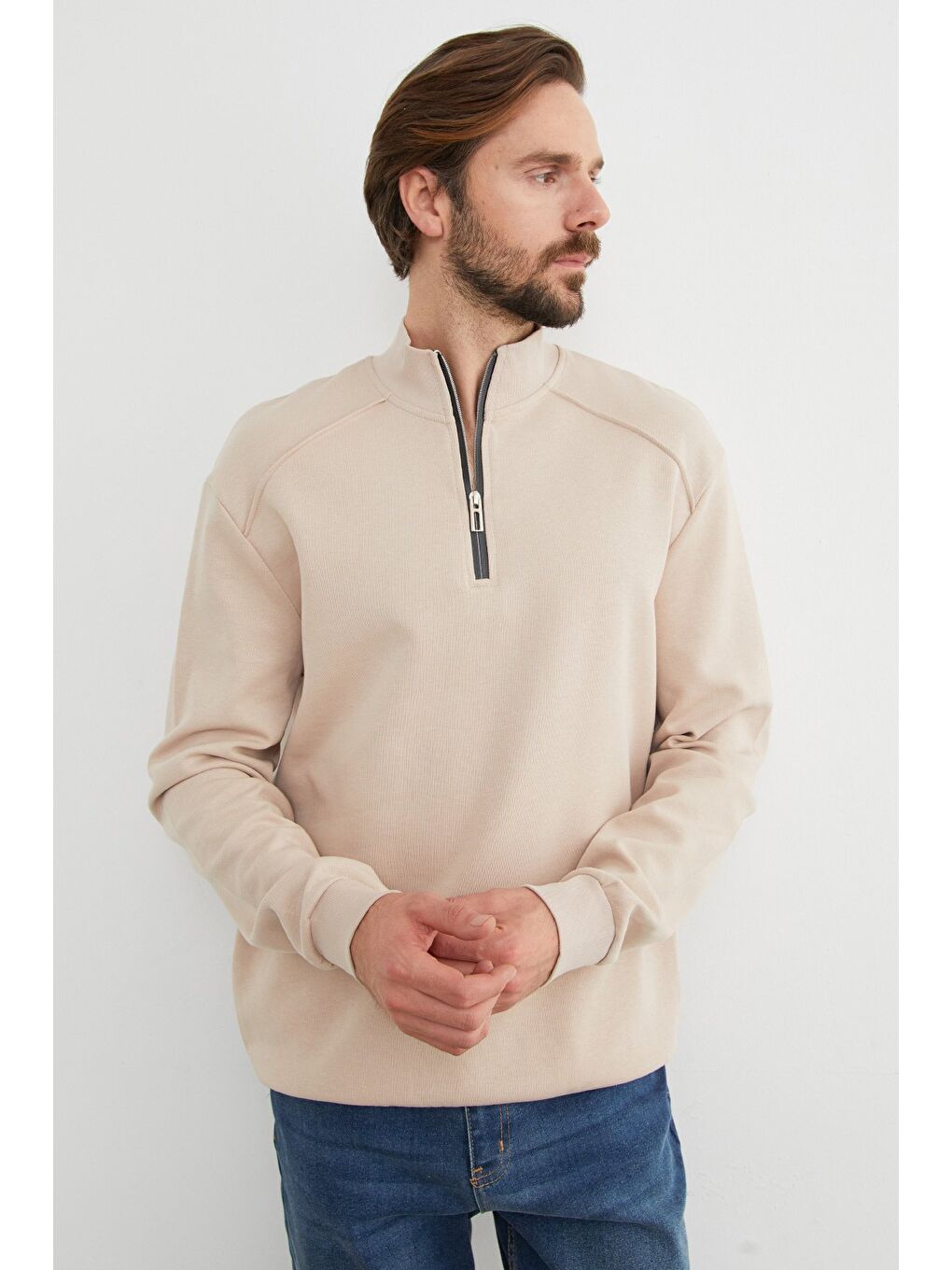 Bej Dik Yaka Yarım Fermuarlı Büyük Beden Sweatshirt-4