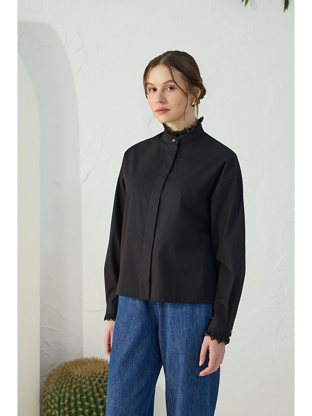 Siyah Fonksiyonel Dantel Detaylı Bluz-4