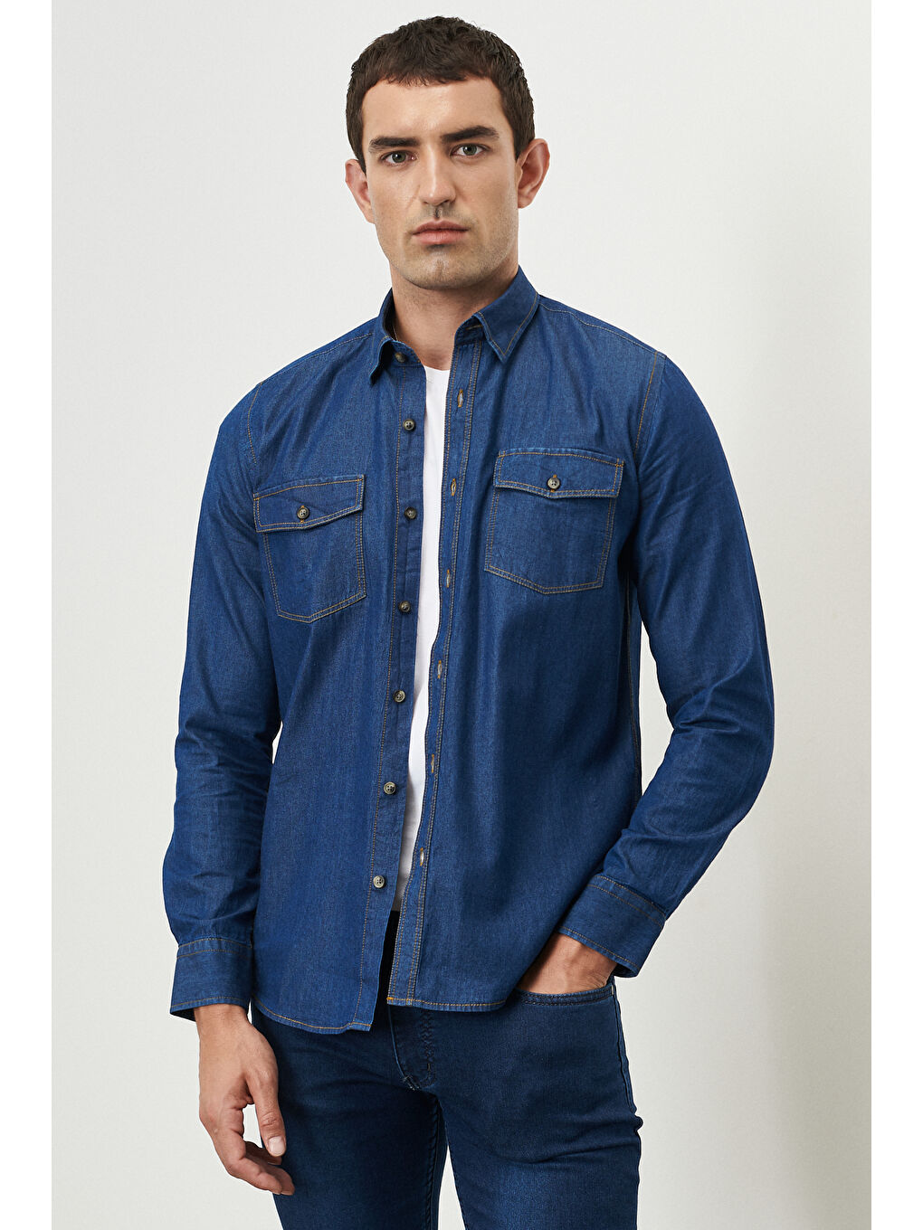 Erkek Lacivert Slim Fit Dar Kesim Düğmeli Yaka %100 Pamuk Denim Gömlek