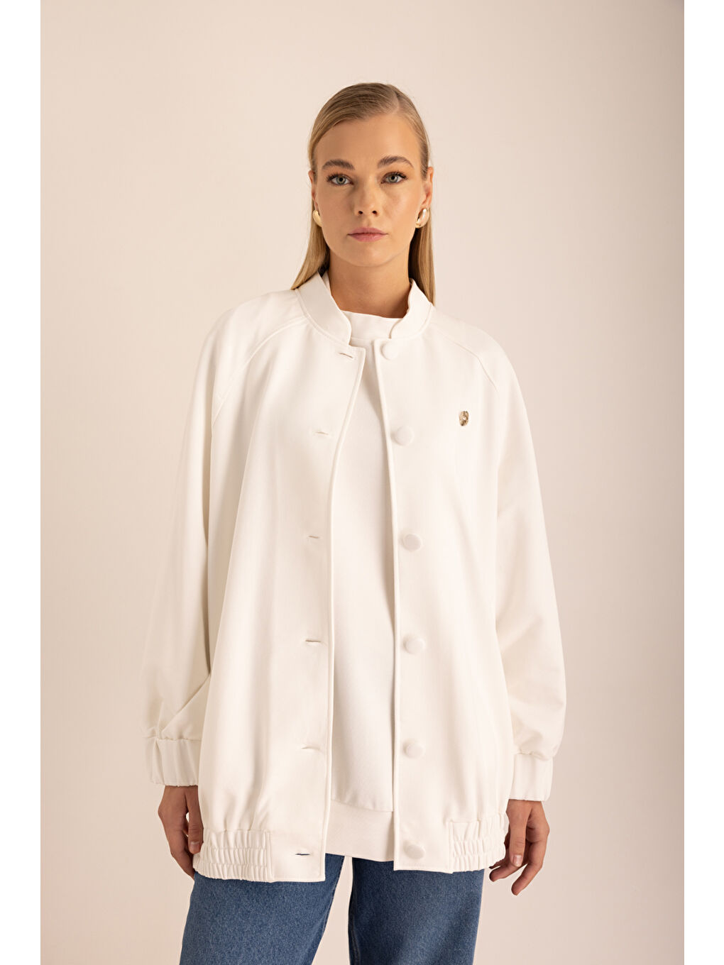 Ekru Logo Detaylı Bomber Ceket