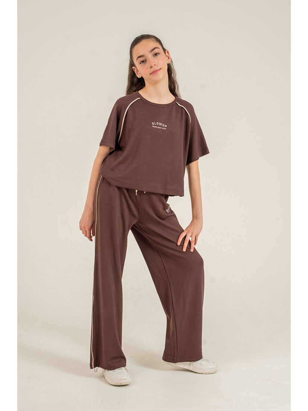 Kahverengi Glowup Dreams Nakışlı Yumaşak Dokulu-Comfort Kumaş Kız Çocuk Alt Üst Eşofman Takımı