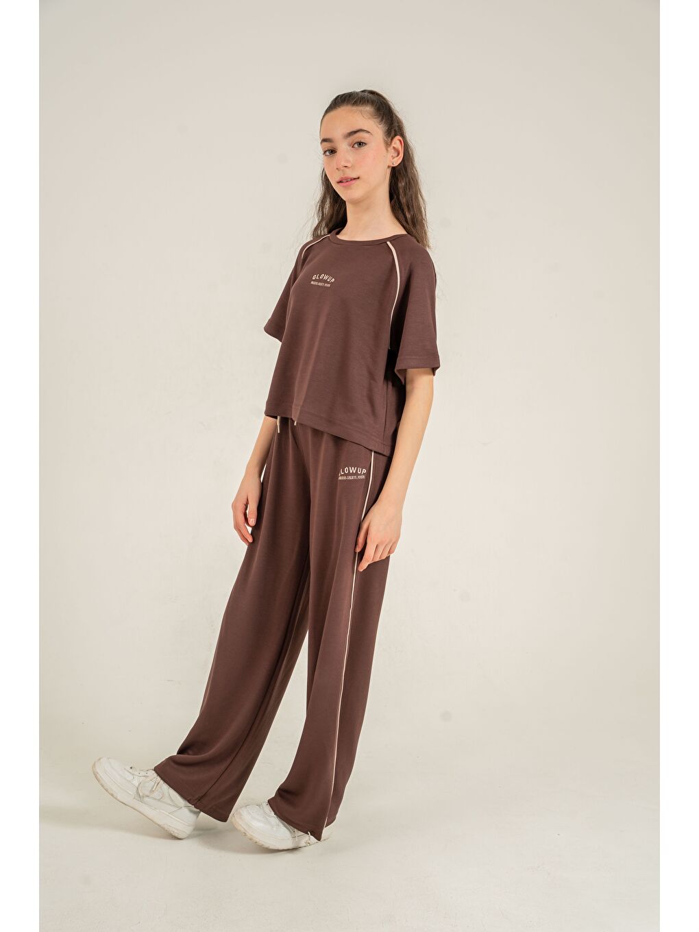 Kahverengi Glowup Dreams Nakışlı Yumaşak Dokulu-Comfort Kumaş Kız Çocuk Alt Üst Eşofman Takımı-2