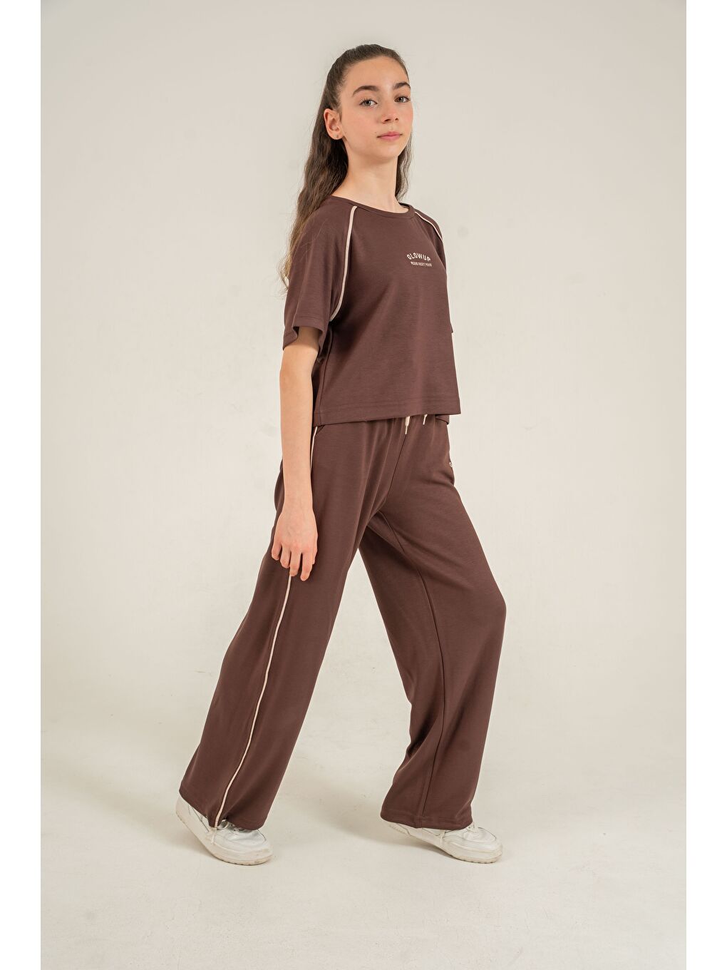 Kahverengi Glowup Dreams Nakışlı Yumaşak Dokulu-Comfort Kumaş Kız Çocuk Alt Üst Eşofman Takımı-3