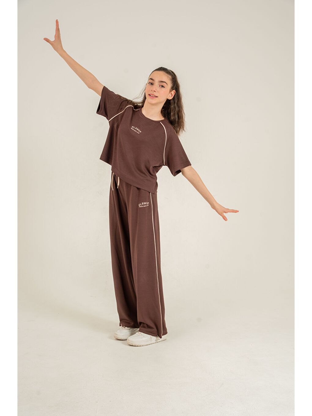 Kahverengi Glowup Dreams Nakışlı Yumaşak Dokulu-Comfort Kumaş Kız Çocuk Alt Üst Eşofman Takımı-4