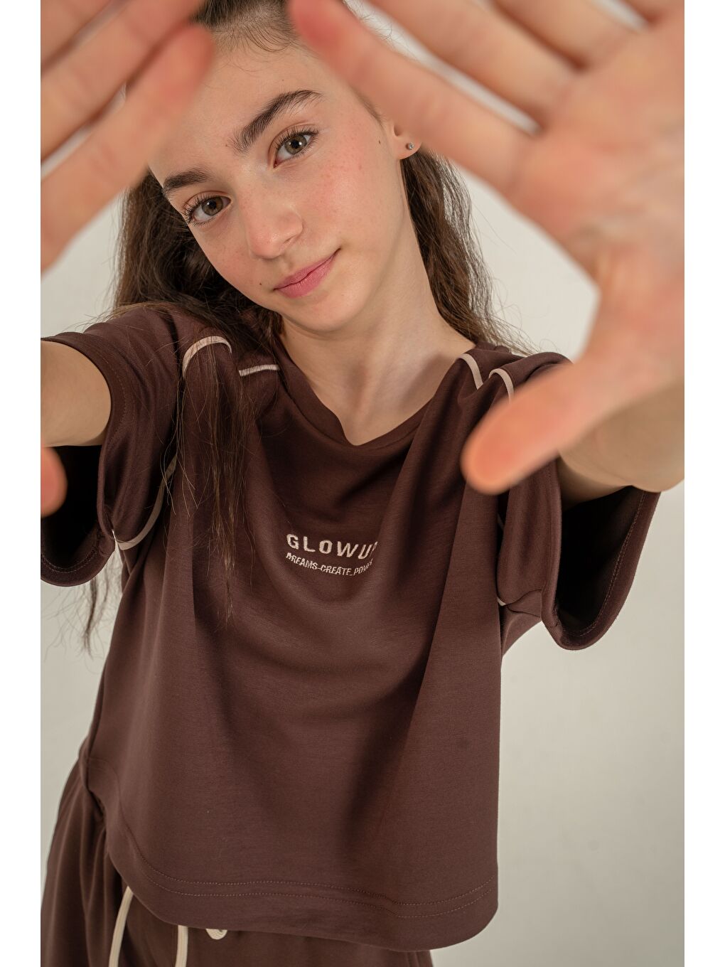 Kahverengi Glowup Dreams Nakışlı Yumaşak Dokulu-Comfort Kumaş Kız Çocuk Alt Üst Eşofman Takımı-5