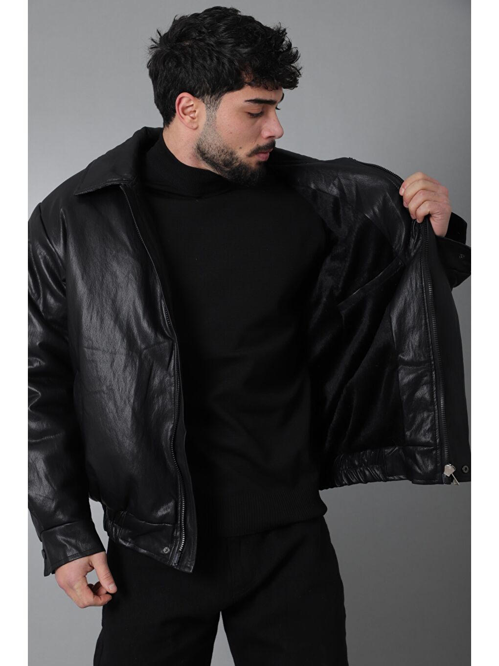 Siyah Kışlık Dolumlu İçi Kürklü Oversize Suni Deri Görünümlü Mont KMD_50502-4