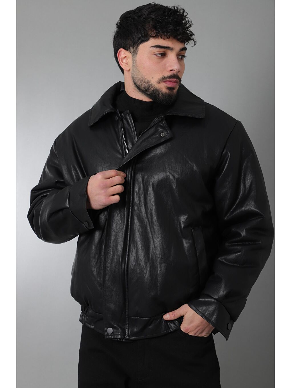 Siyah Kışlık Dolumlu İçi Kürklü Oversize Suni Deri Görünümlü Mont KMD_50502-6