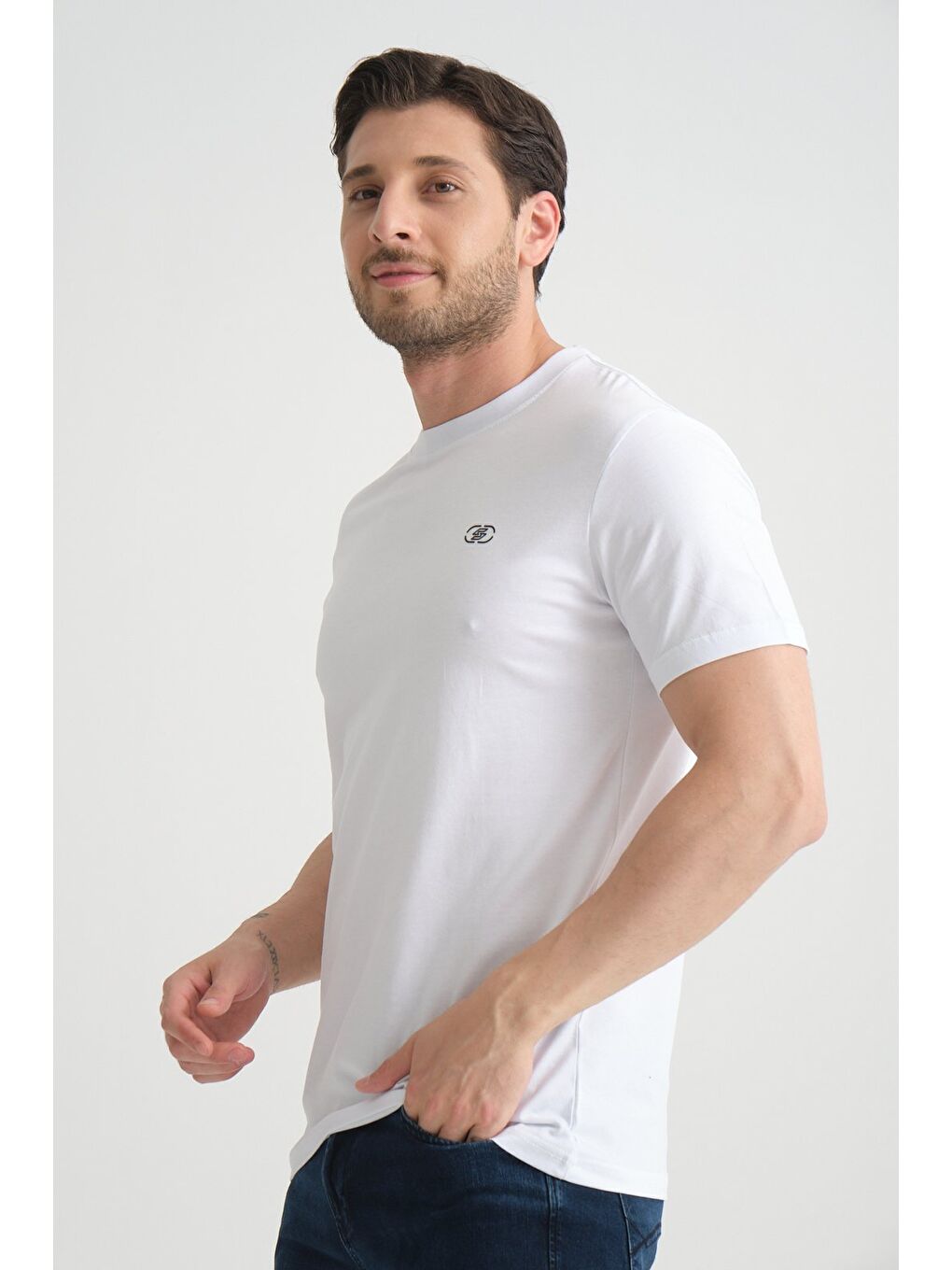 Beyaz  Erkek T-shirt Nefes Alabilen Esnek Pamuklu Kumaş Regular Kalıp Minimal Logolu-2