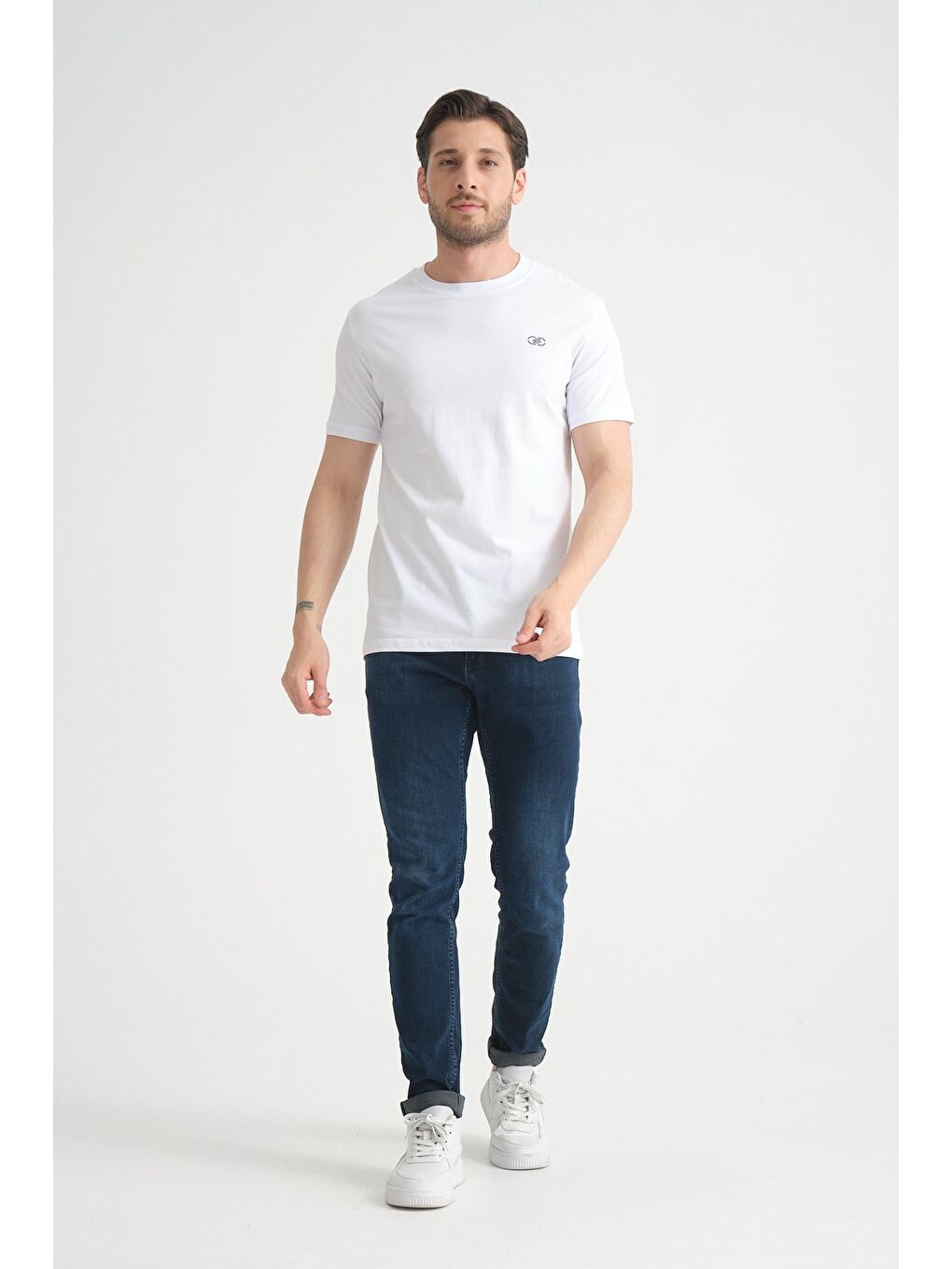 Beyaz  Erkek T-shirt Nefes Alabilen Esnek Pamuklu Kumaş Regular Kalıp Minimal Logolu-3