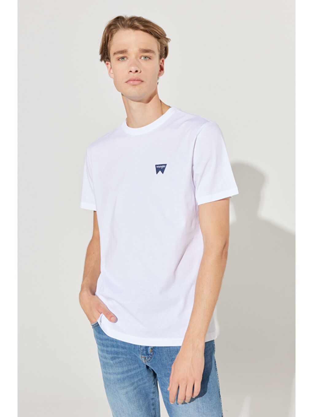 Beyaz Regular Fit Normal Kesim Sıfır Yaka %100 Pamuk Logolu Tişört-1
