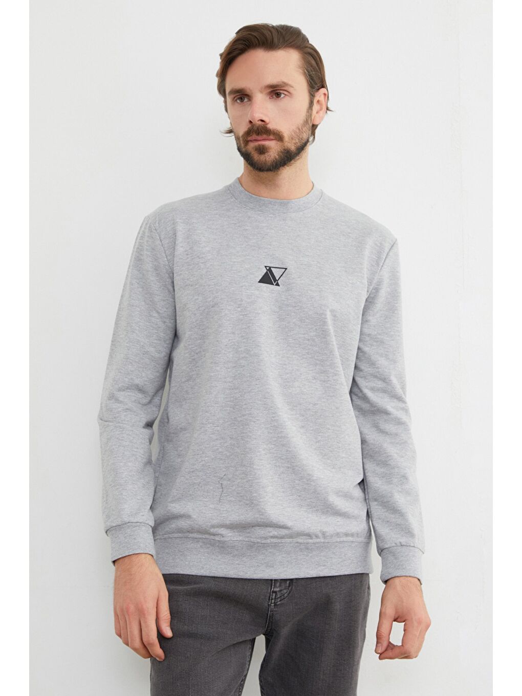 Gri Üçgen Baskılı Bisiklet Yaka Sweatshirt