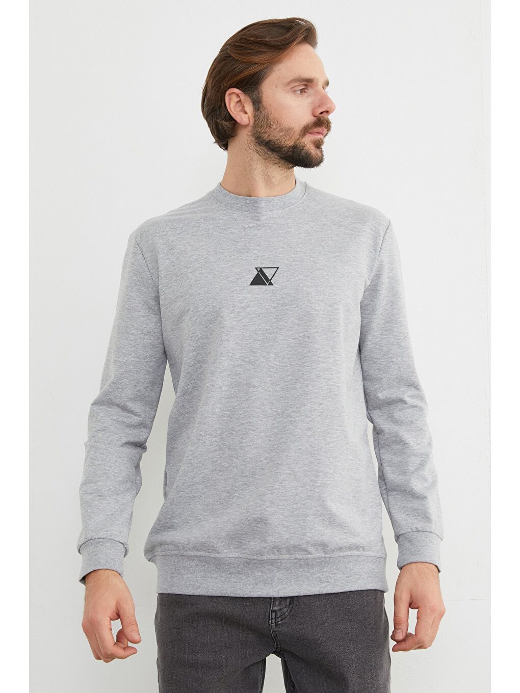Gri Üçgen Baskılı Bisiklet Yaka Sweatshirt-1