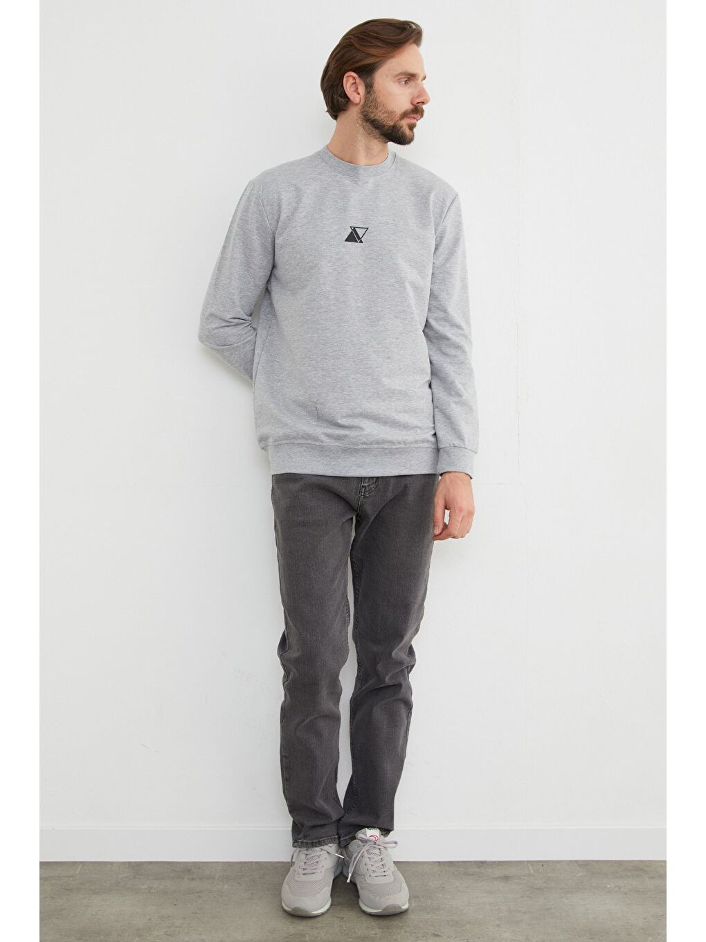 Gri Üçgen Baskılı Bisiklet Yaka Sweatshirt-2