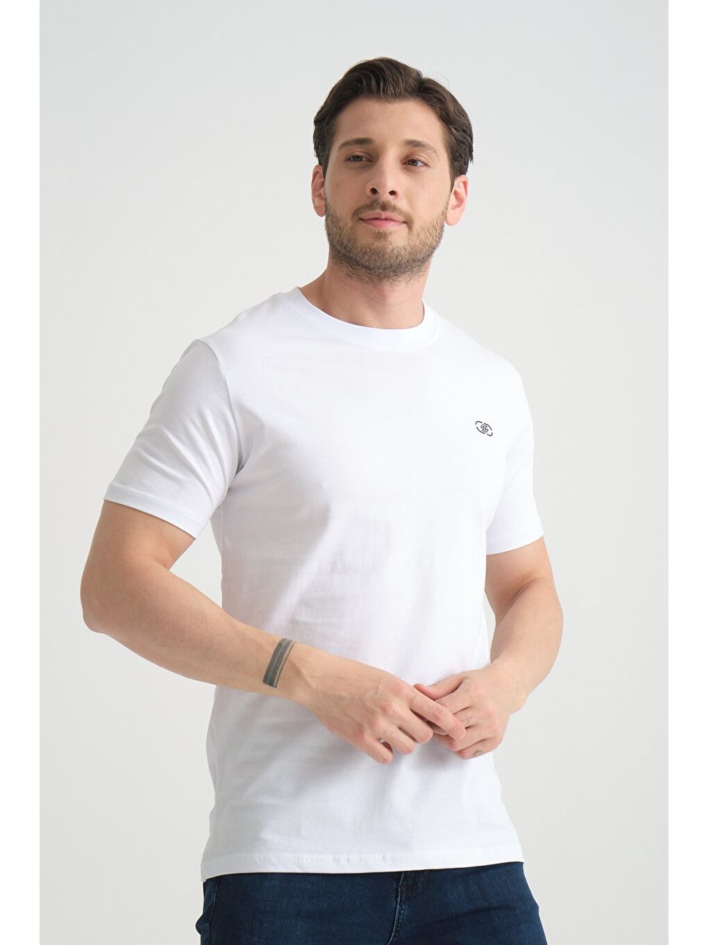 Beyaz  Erkek T-shirt Nefes Alabilen Esnek Pamuklu Kumaş Regular Kalıp Minimal Logolu-5