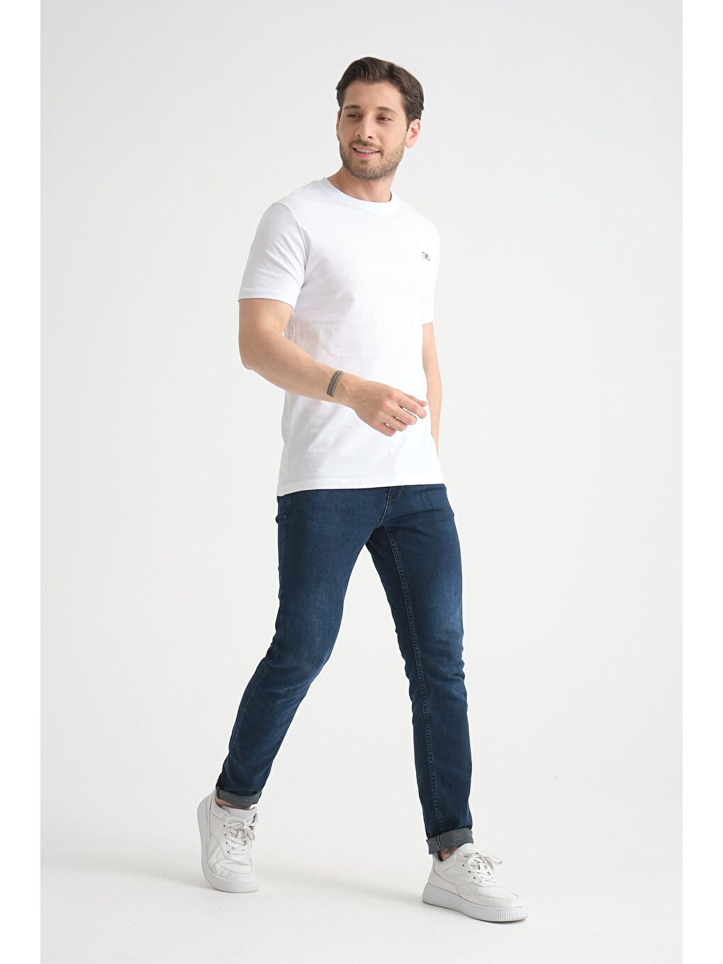 Beyaz  Erkek T-shirt Nefes Alabilen Esnek Pamuklu Kumaş Regular Kalıp Minimal Logolu-6