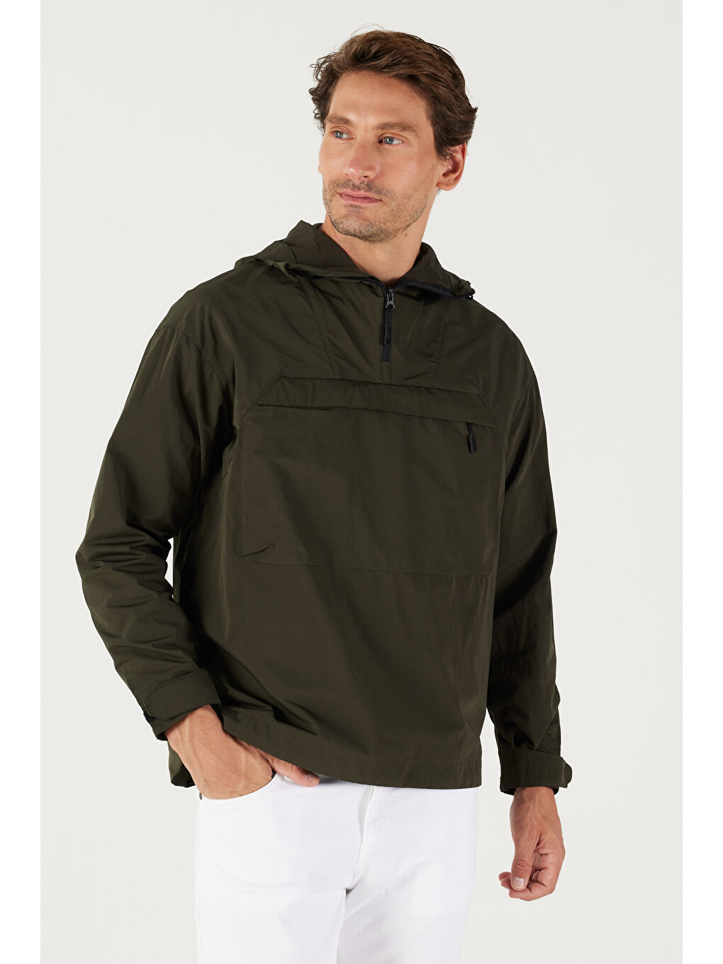 Erkek Haki Standart Fit Normal Kesim Kanguru Cepli Kapüşonlu Mont