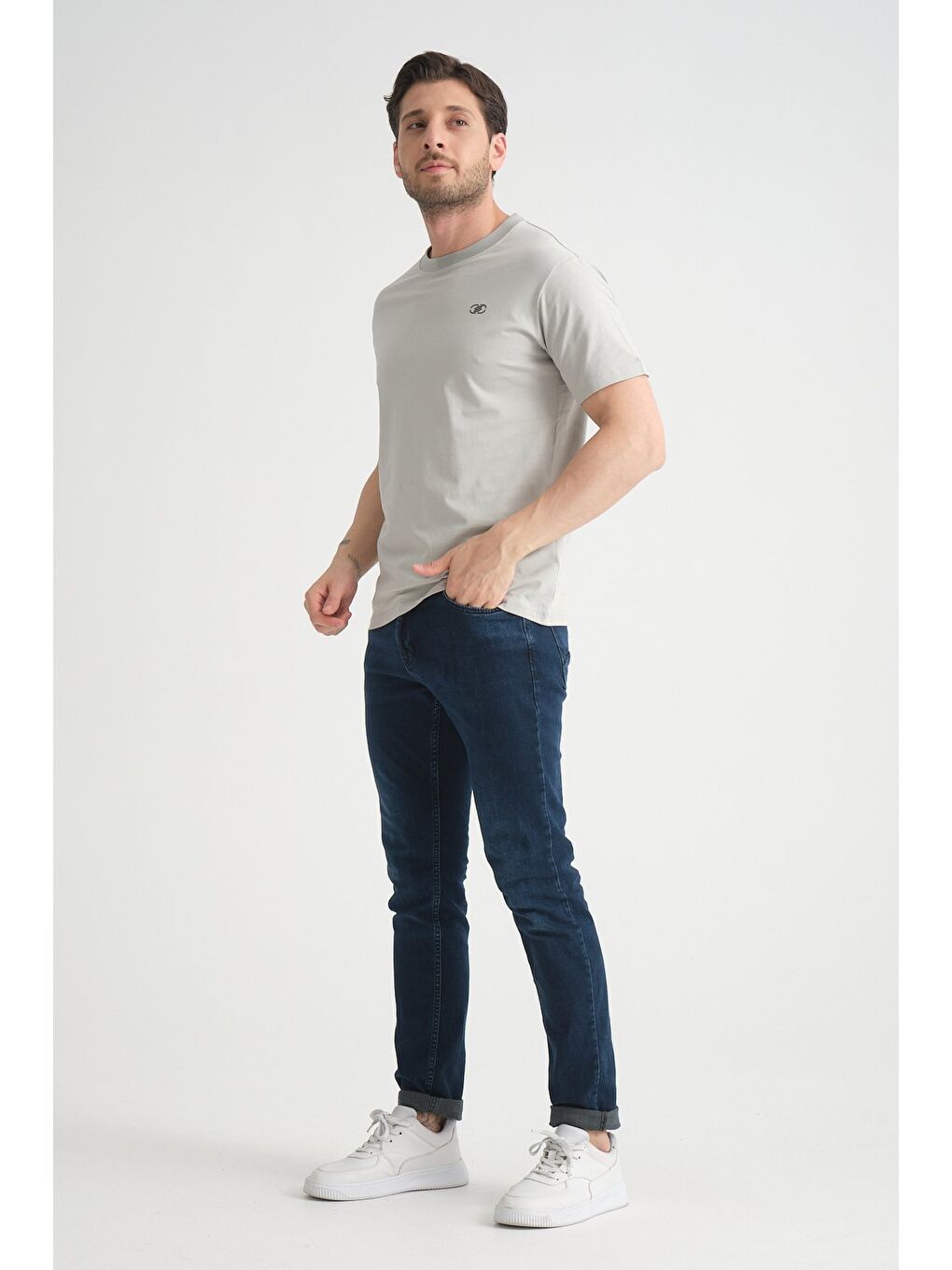 Gri  Erkek T-shirt Nefes Alabilen Esnek Pamuklu Kumaş Regular Kalıp Minimal Logolu-2