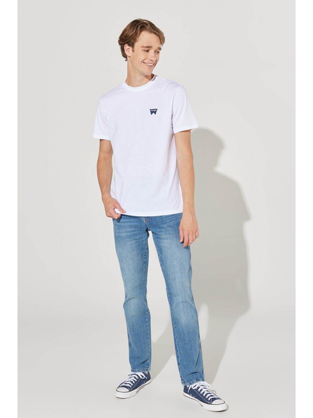 Beyaz Regular Fit Normal Kesim Sıfır Yaka %100 Pamuk Logolu Tişört-4