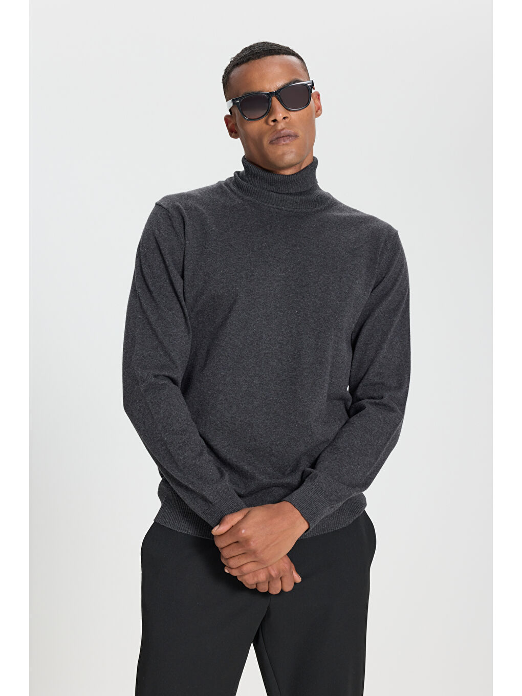 Erkek Antrasit-Melanj Pamuklu Standart Fit Normal Kesim Tam Balıkçı Yaka Basic Triko Kazak