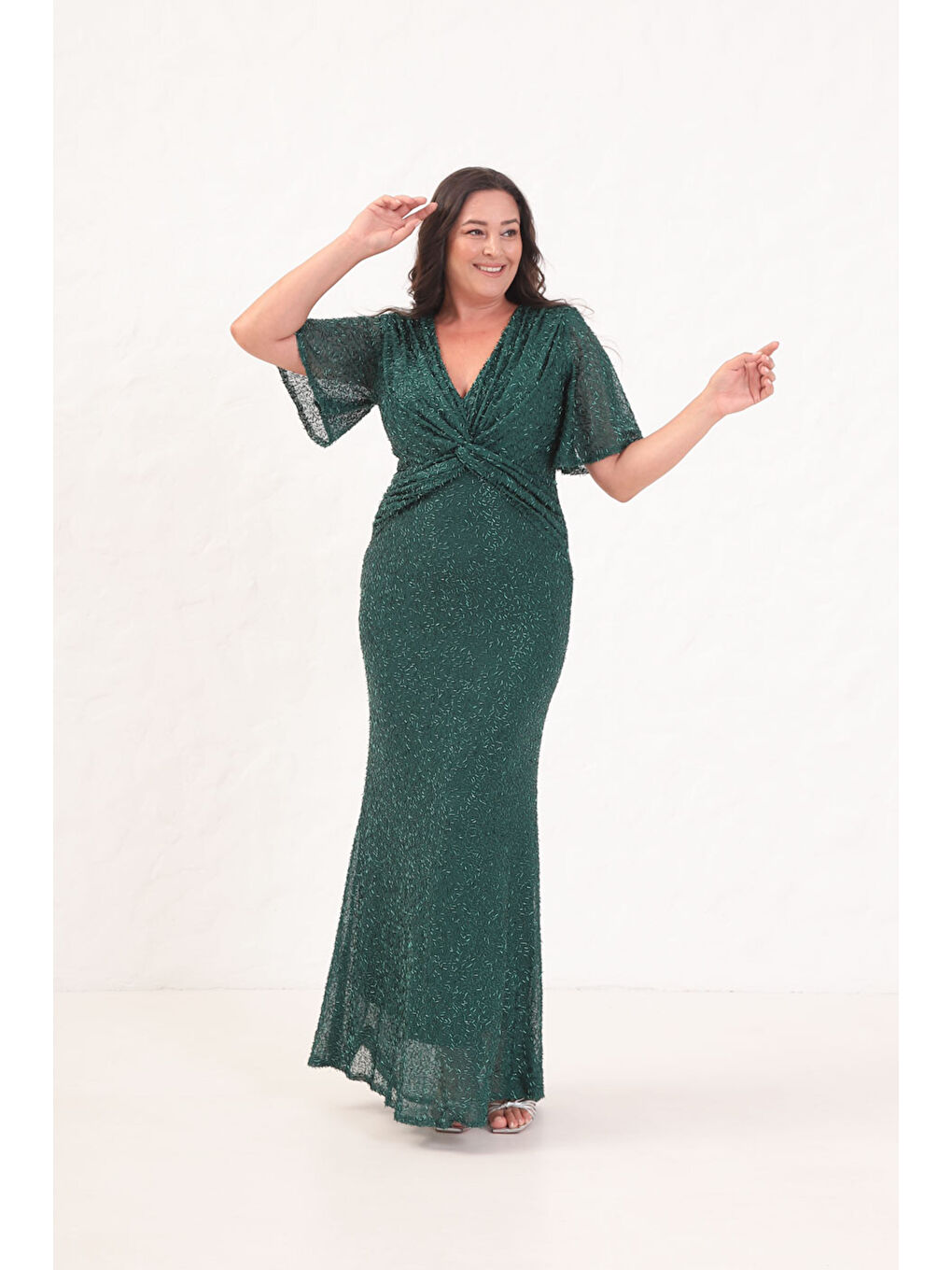 Kadın Zümrüt Yeşili V Yaka Kısa Kol Boncuk İşlemeli Büyük Beden Abiye Elbise