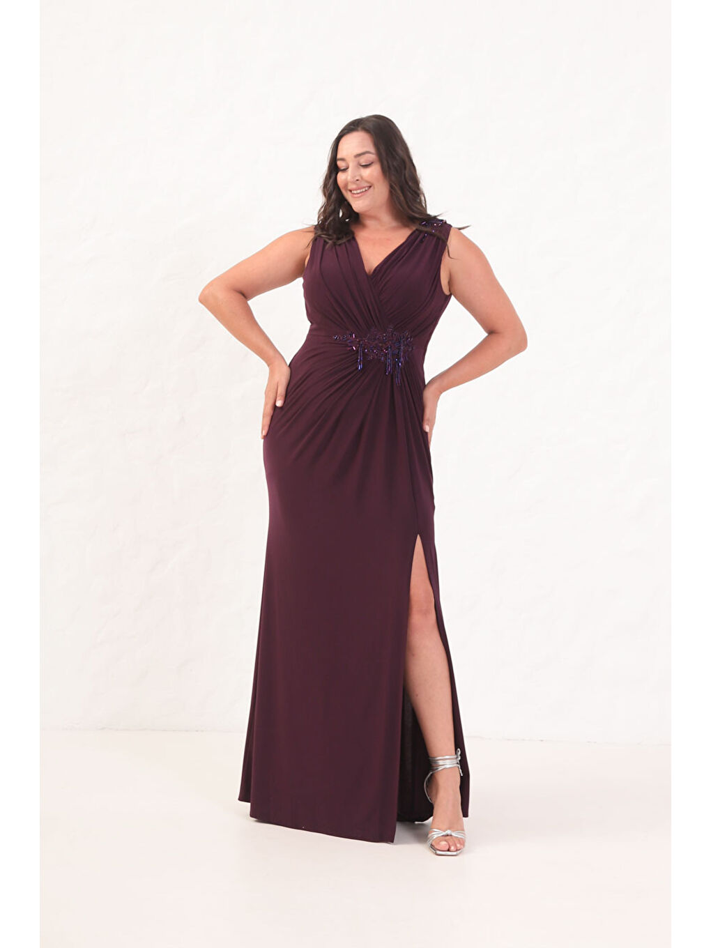 Kadın Mürdüm V Yaka Omuzları Taş Detaylı Büyük Beden Uzun Abiye Elbise-1