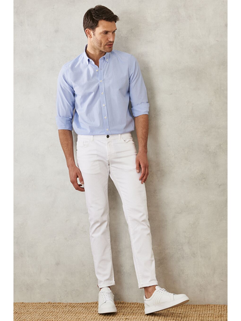 Erkek Mavi Slim Fit Dar Kesim Oxford Düğmeli Yaka Pötikareli Pamuklu Gömlek-1