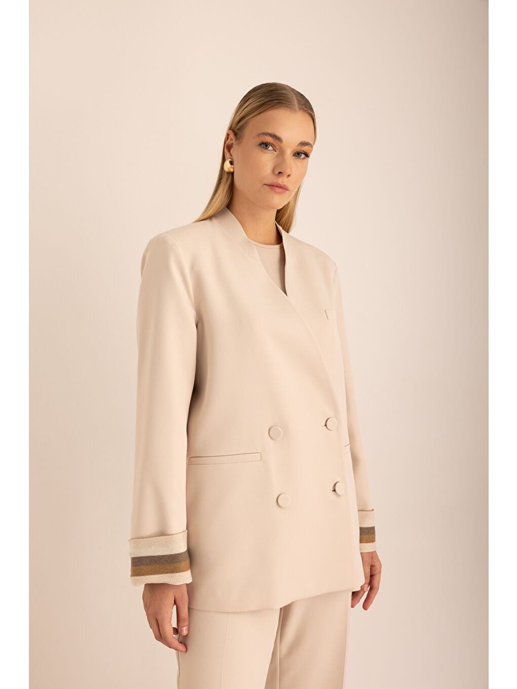 Bej Kolları Seyyar Garni Detaylı Yakasız Ceket-1