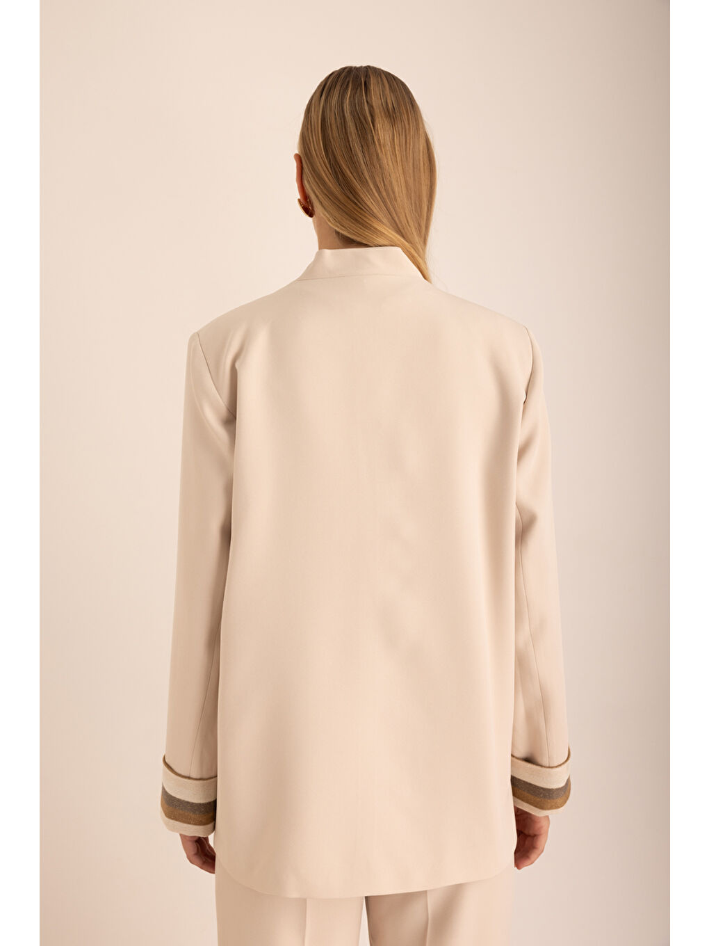 Bej Kolları Seyyar Garni Detaylı Yakasız Ceket-5