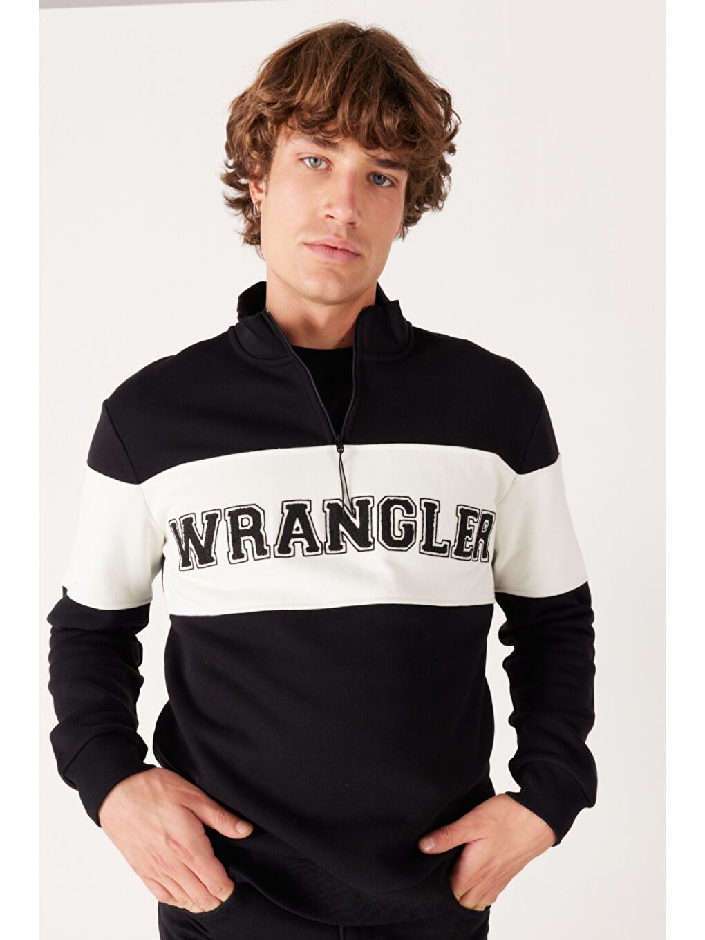 Regular Fit Normal Kesim %100 Pamuk İçi Polarlı Dik Yaka Siyah Sweatshirt-2