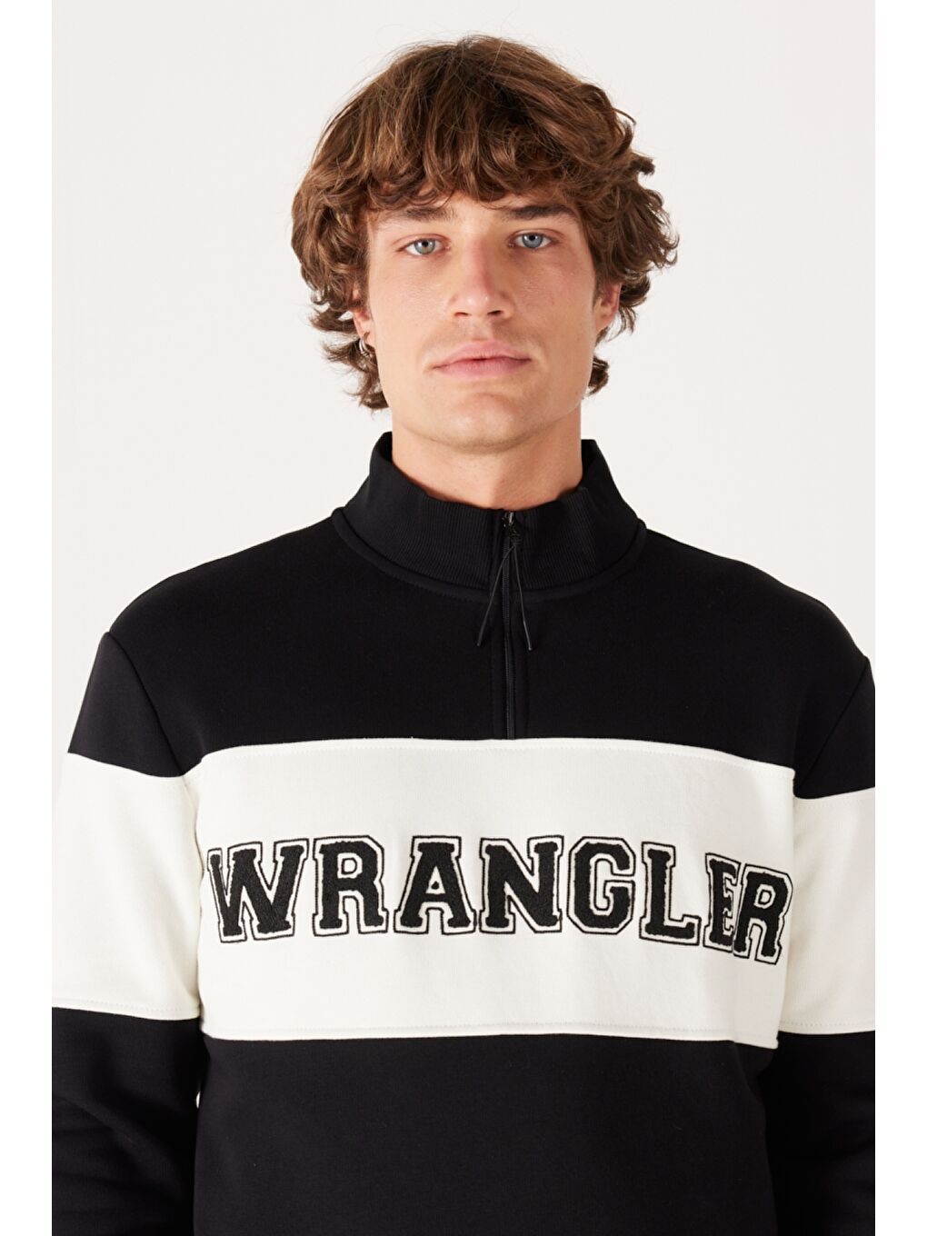 Regular Fit Normal Kesim %100 Pamuk İçi Polarlı Dik Yaka Siyah Sweatshirt-3