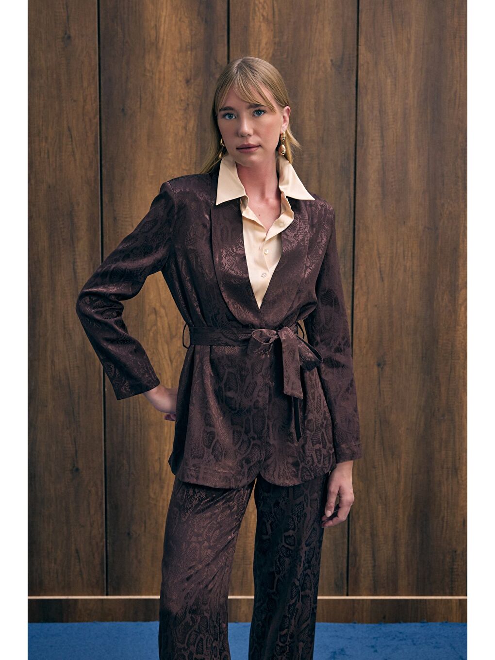 Kahverengi Yılan Desenli Uzun Ceket - Kahve