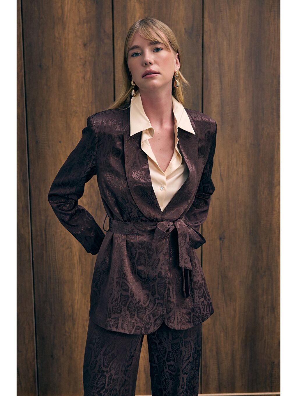 Kahverengi Yılan Desenli Uzun Ceket - Kahve-1