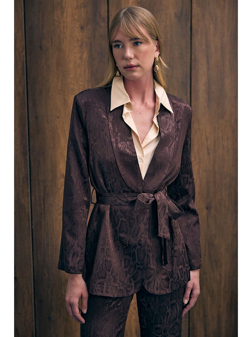 Kahverengi Yılan Desenli Uzun Ceket - Kahve-2