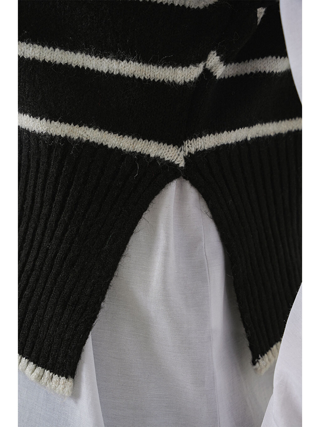 Kadın Çizgili Triko Süveter 15926 - Siyah-4