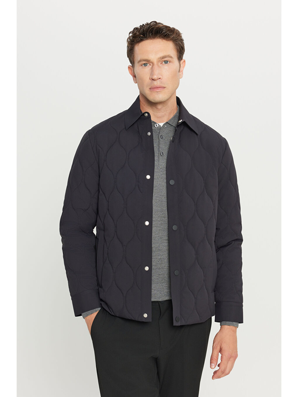 Erkek Siyah Standart Fit Normal Kesim Gömlek Yaka Yan Cepli Dolgulu Mont