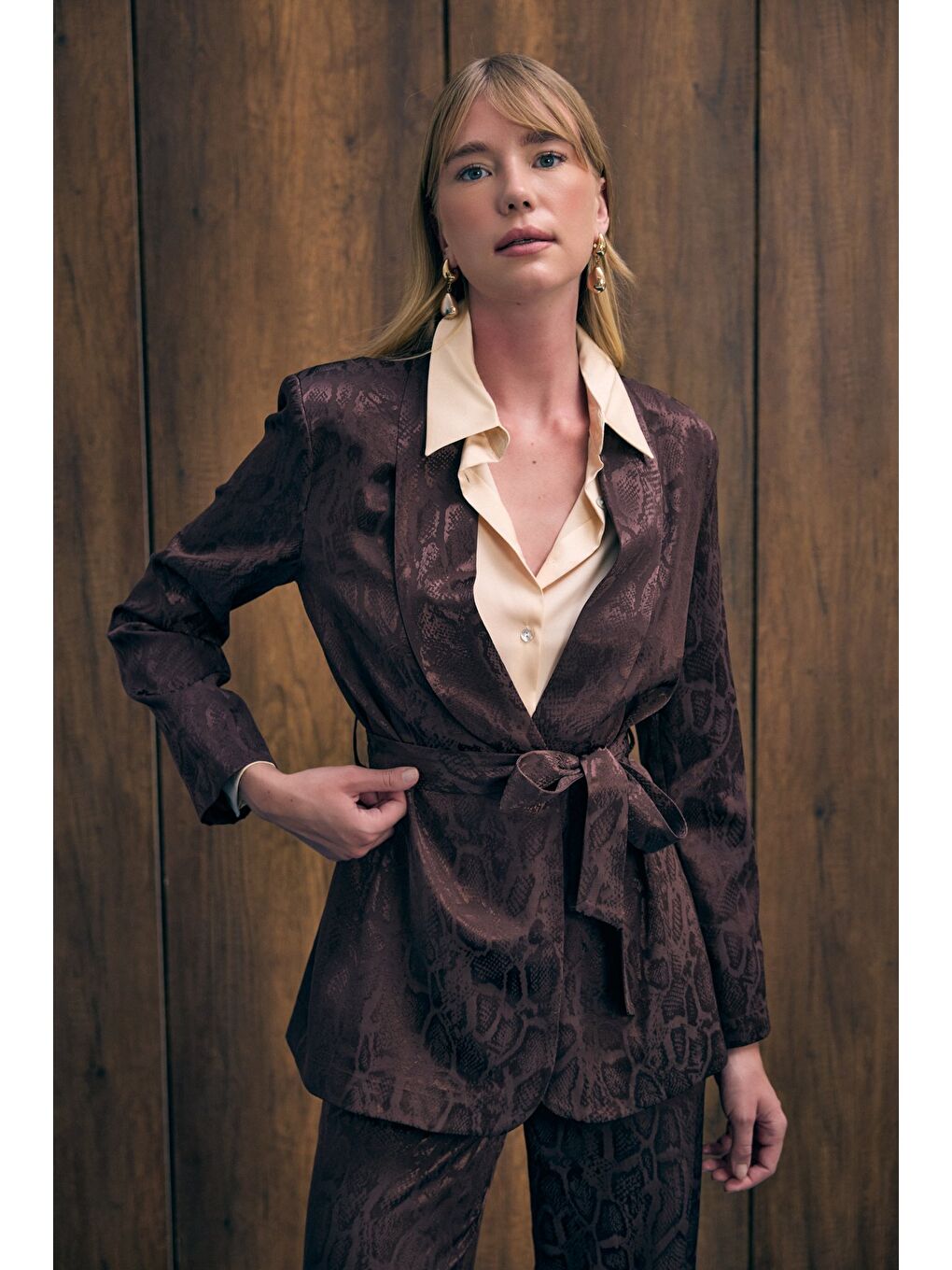 Kahverengi Yılan Desenli Uzun Ceket - Kahve-3