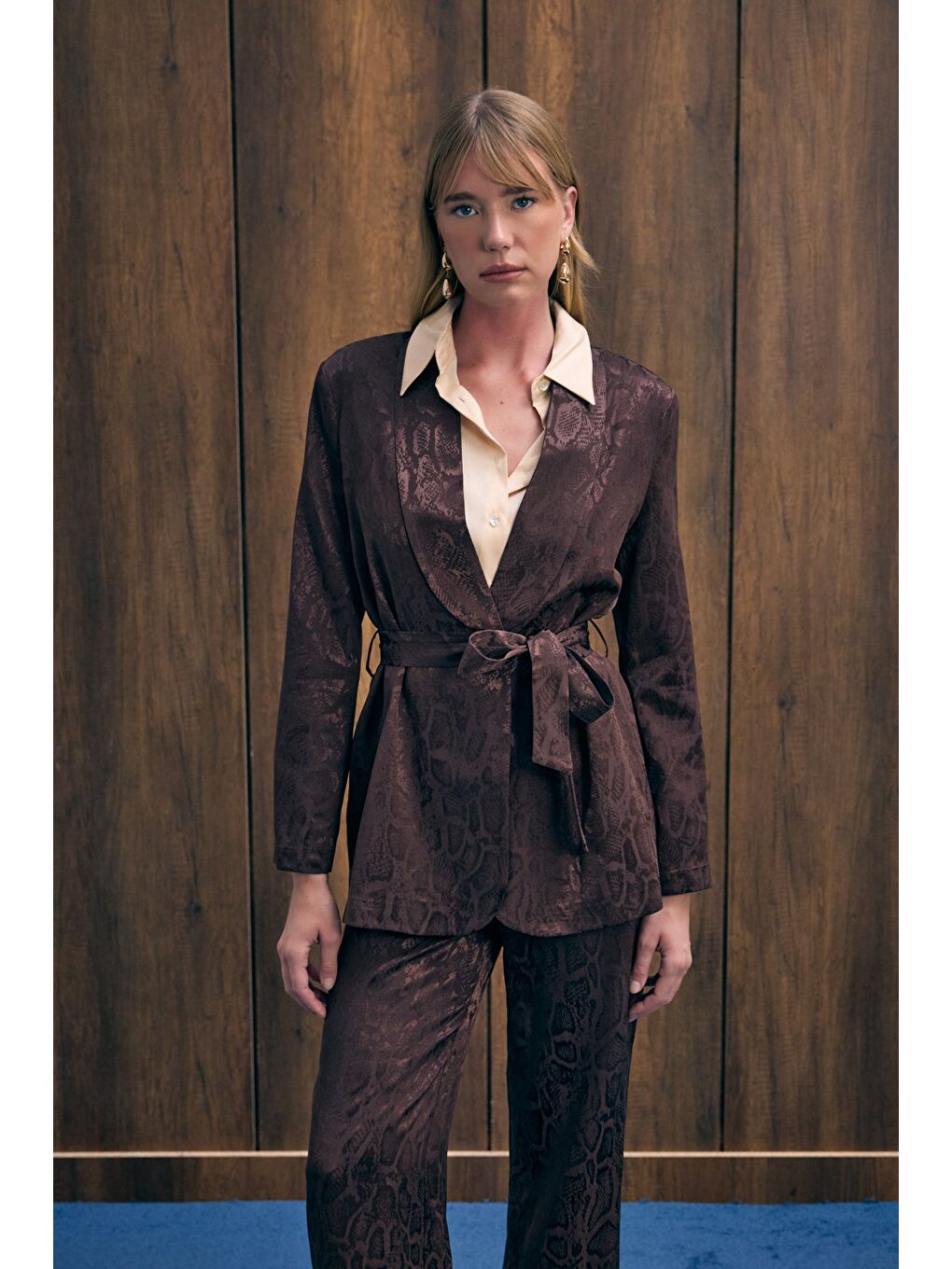 Kahverengi Yılan Desenli Uzun Ceket - Kahve-5