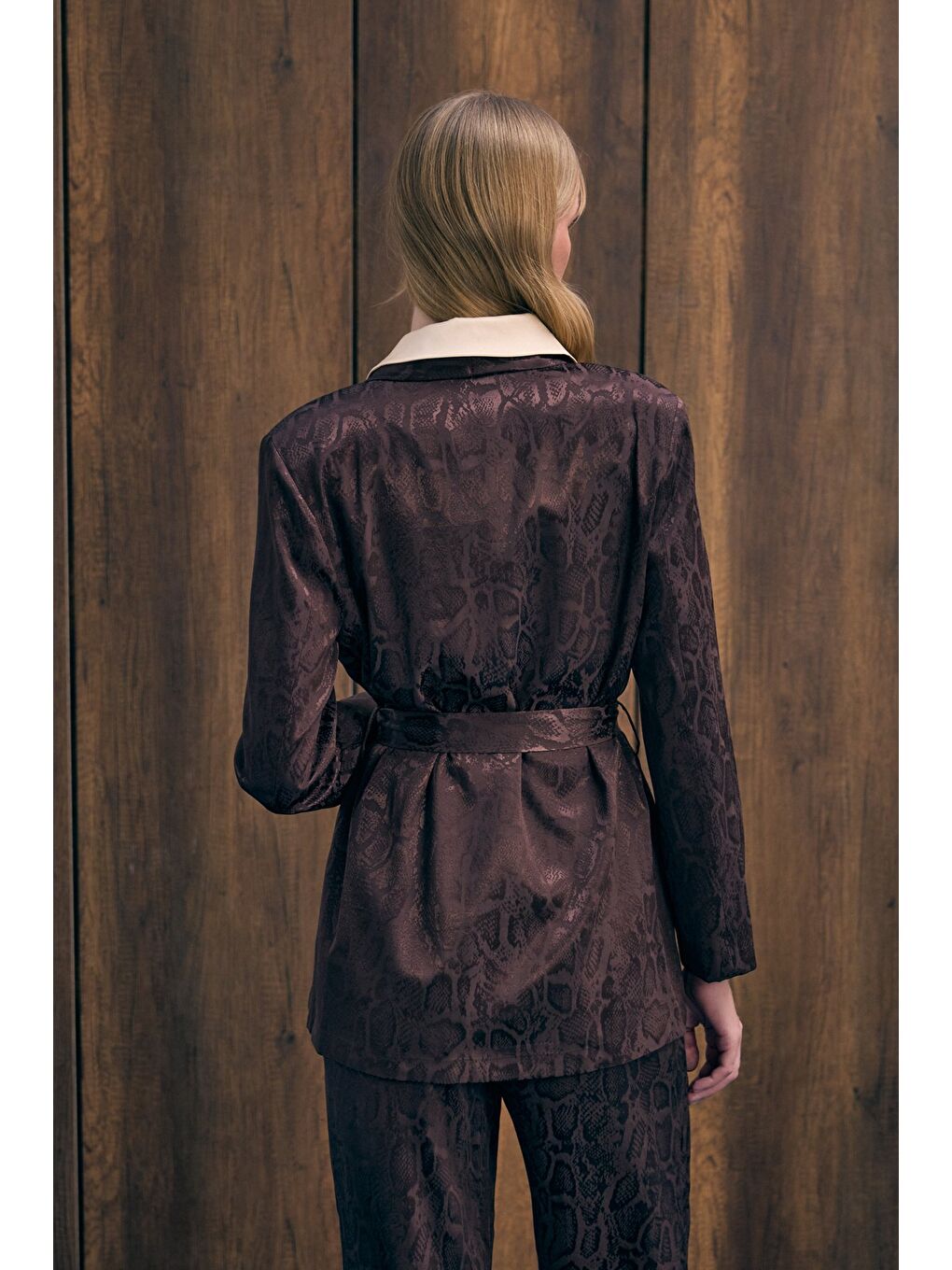 Kahverengi Yılan Desenli Uzun Ceket - Kahve-7