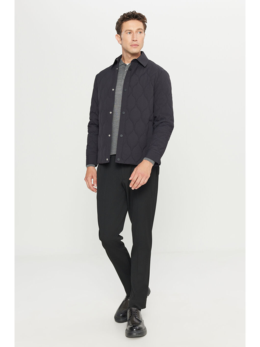 Erkek Siyah Standart Fit Normal Kesim Gömlek Yaka Yan Cepli Dolgulu Mont-1