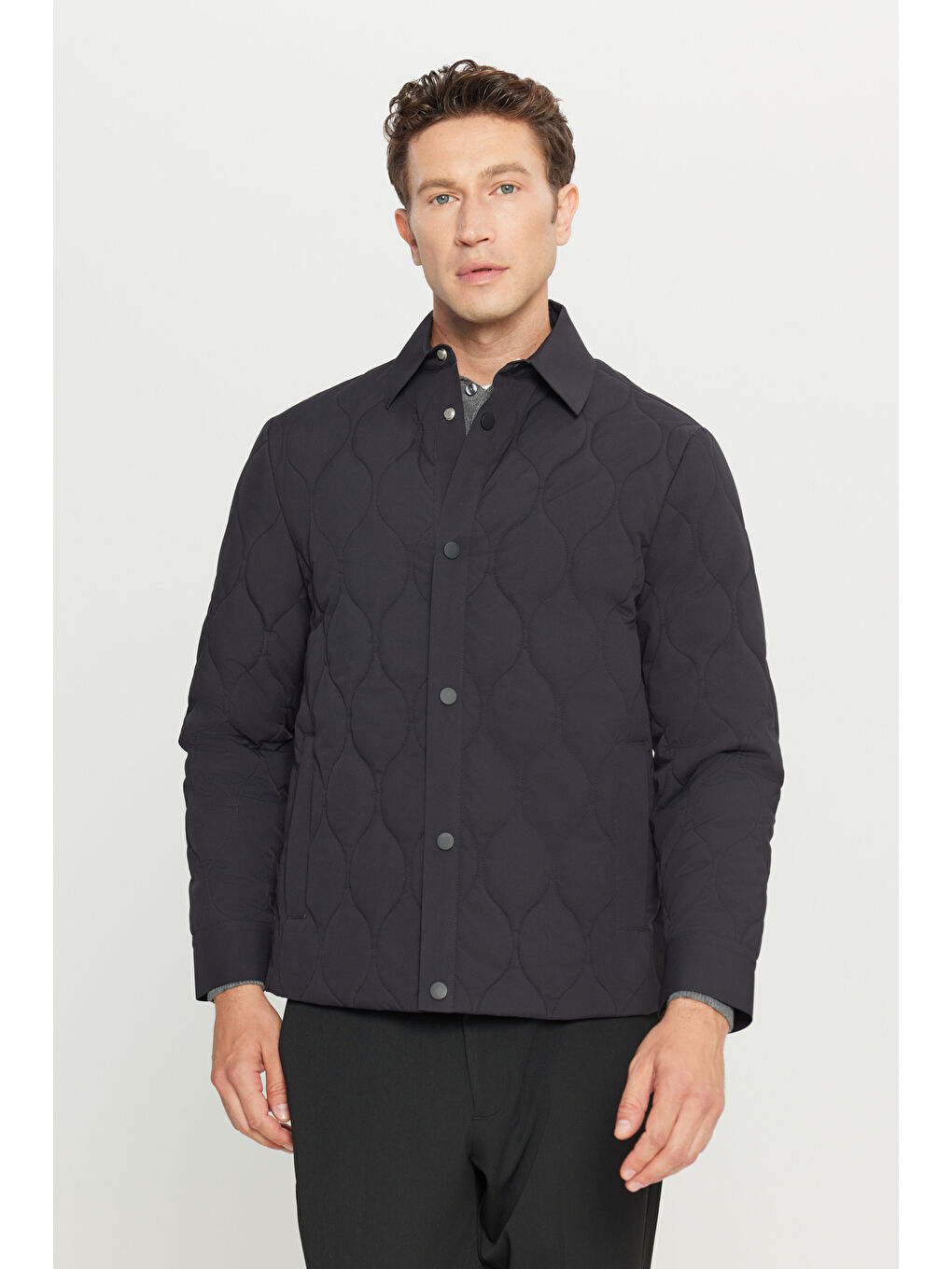 Erkek Siyah Standart Fit Normal Kesim Gömlek Yaka Yan Cepli Dolgulu Mont-2