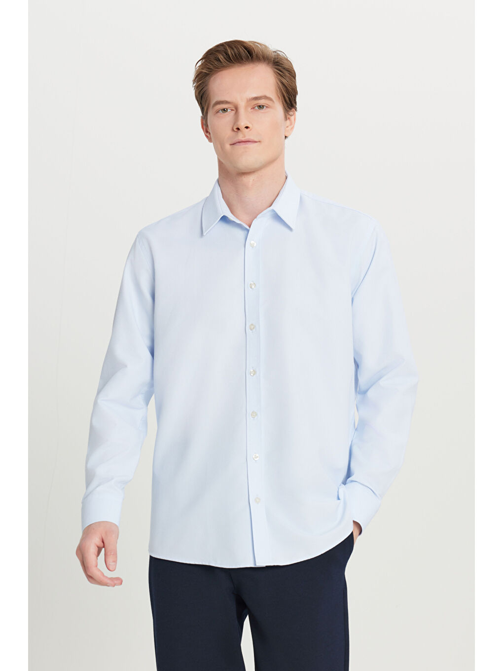 Erkek Açık Mavi Pamuklu Regular Fit Normal Kesim Klasik Yaka Armürlü Gömlek-1