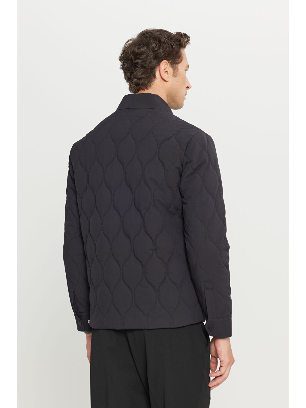 Erkek Siyah Standart Fit Normal Kesim Gömlek Yaka Yan Cepli Dolgulu Mont-4