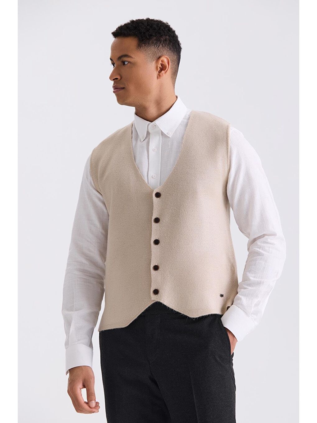 Bej Slim Fit Düğmeli Triko Yelek