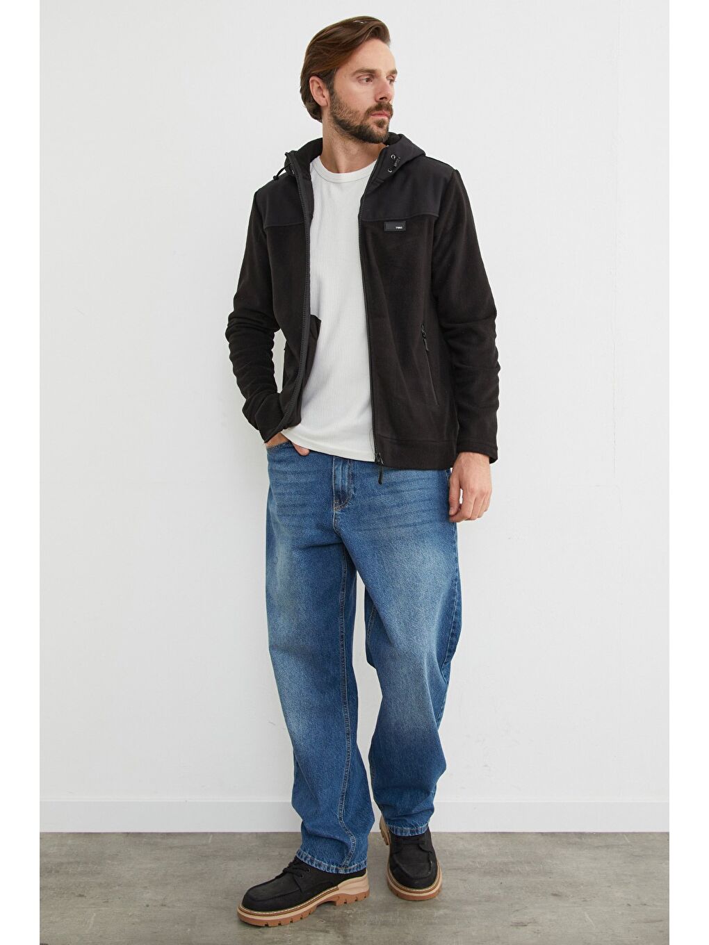 Siyah Armalı Kapüşonlu Fermuarlı Polar Ceket-1