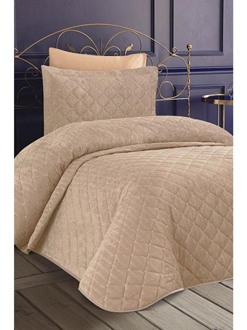 Karışık Dessert Kadife Tek Kişilik Yatak Örtüsü Bej
