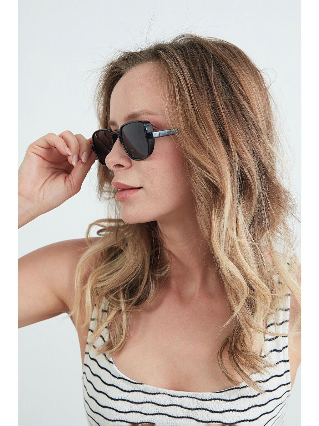 Siyah Kare Kemik Çerçeveli Güneş Gözlüğü-1