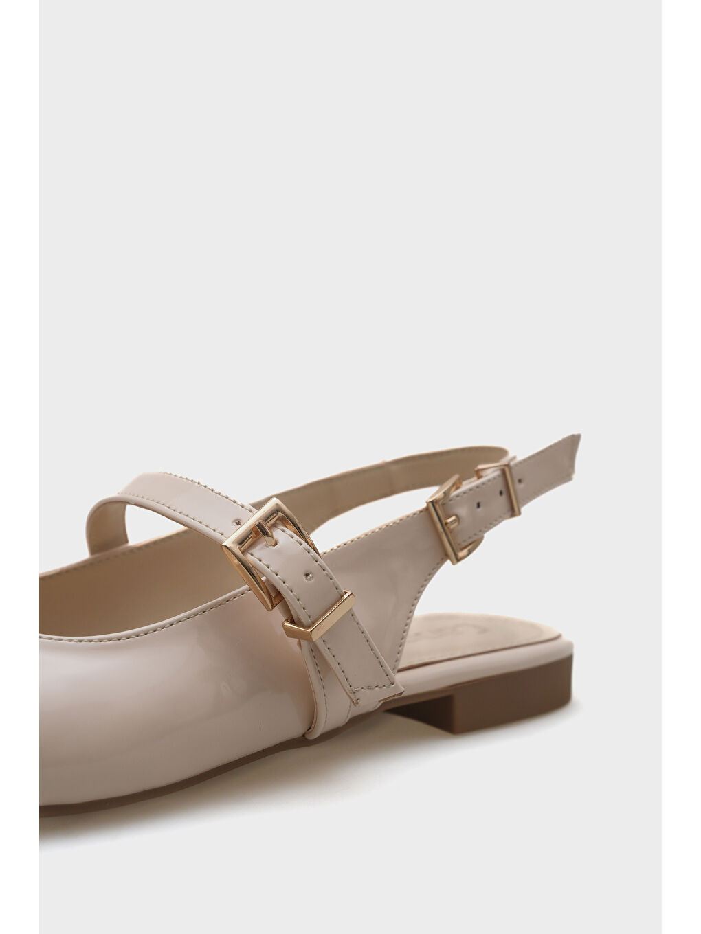 Ekru Anna Arkası Açık Bantlı Toka Detaylı Sivri Burunlu Kadın Babet-3