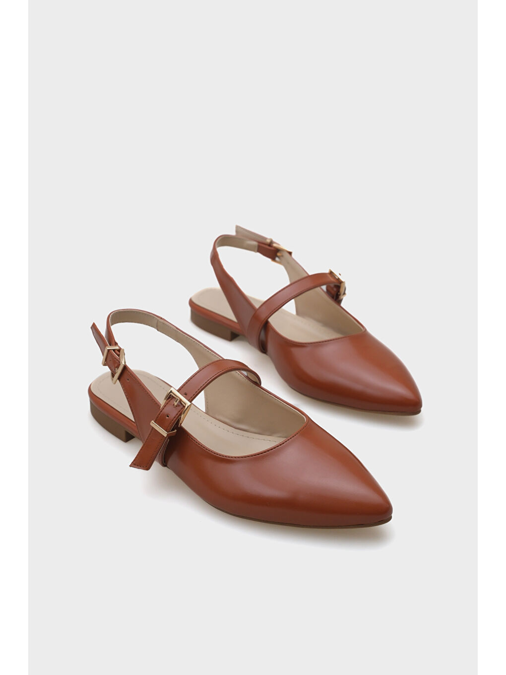 Kahverengi Anna Arkası Açık Bantlı Toka Detaylı Sivri Burunlu Kadın Babet-1