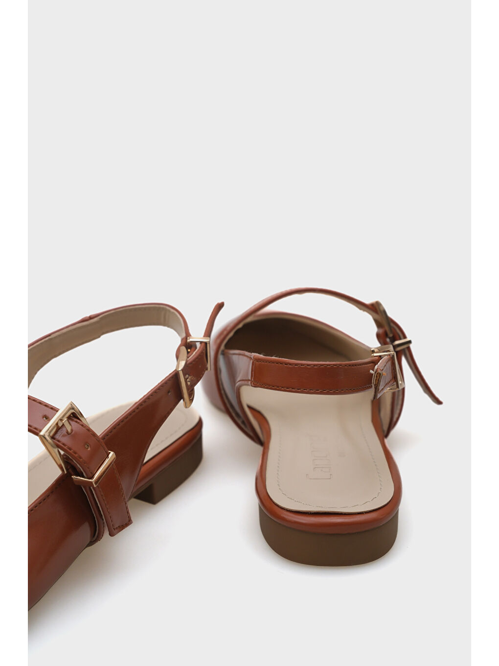 Kahverengi Anna Arkası Açık Bantlı Toka Detaylı Sivri Burunlu Kadın Babet-4